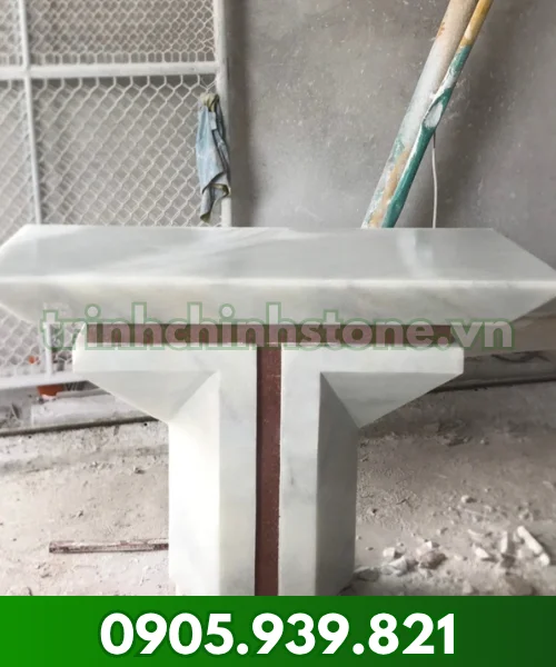 Bàn lễ đá M13