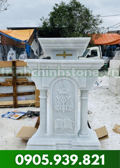 Bục giảng đá M13