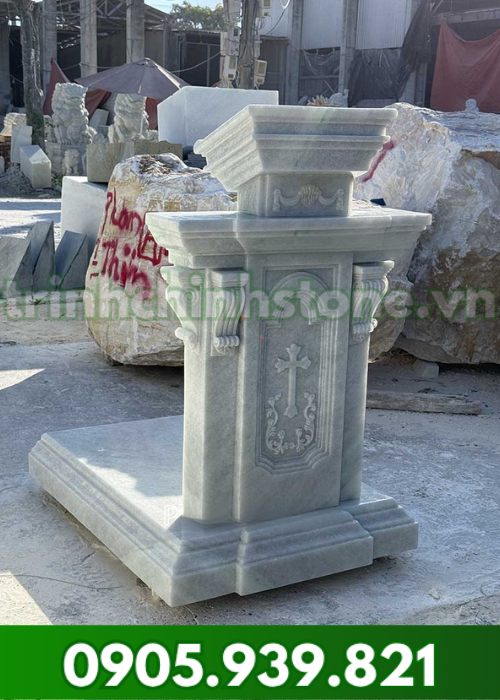 Bục giảng đá M38