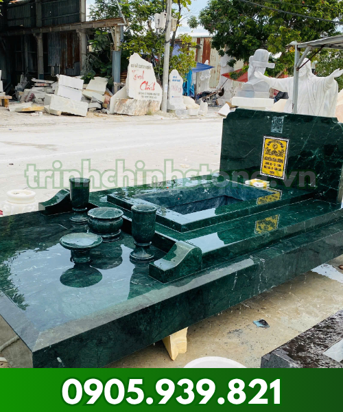 M04 Mộ đá xanh rêu