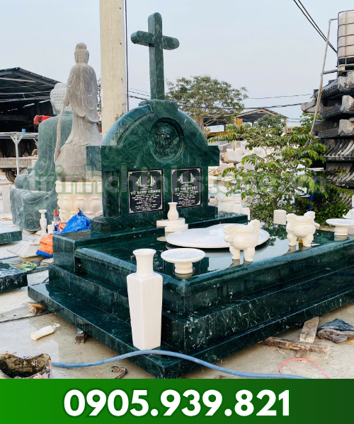 M05 Mộ đá xanh rêu